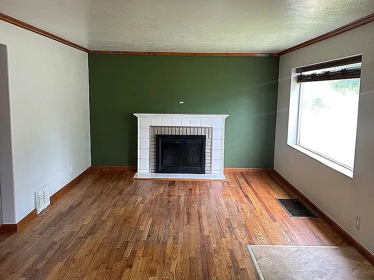2821 W Rowan Ave — Photo 2
