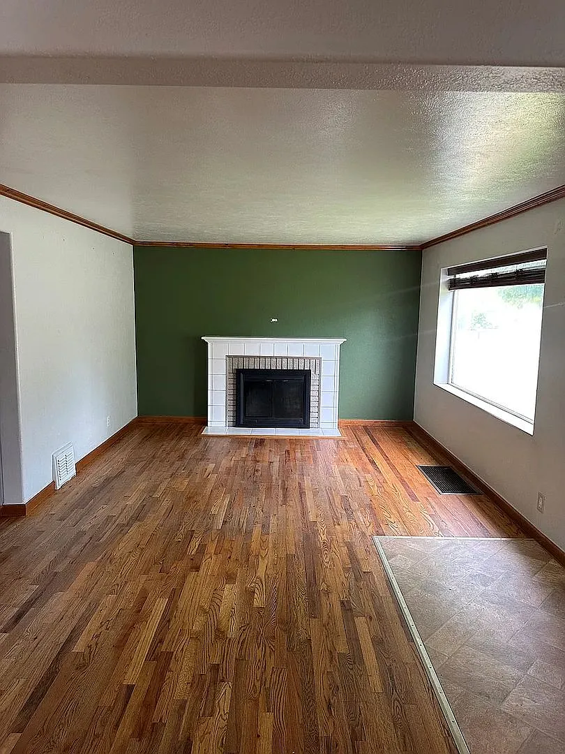 Building Photo - 2821 W Rowan Ave