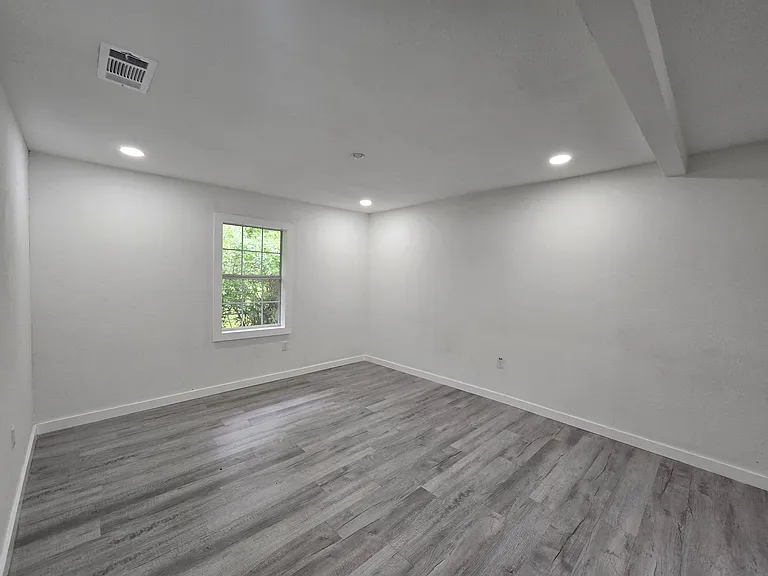 202 Marston Ave — Photo 7