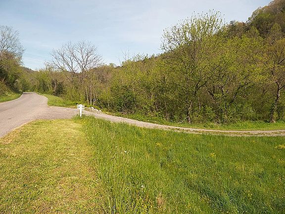 3rd image of 1125 Robinette Valley Rd