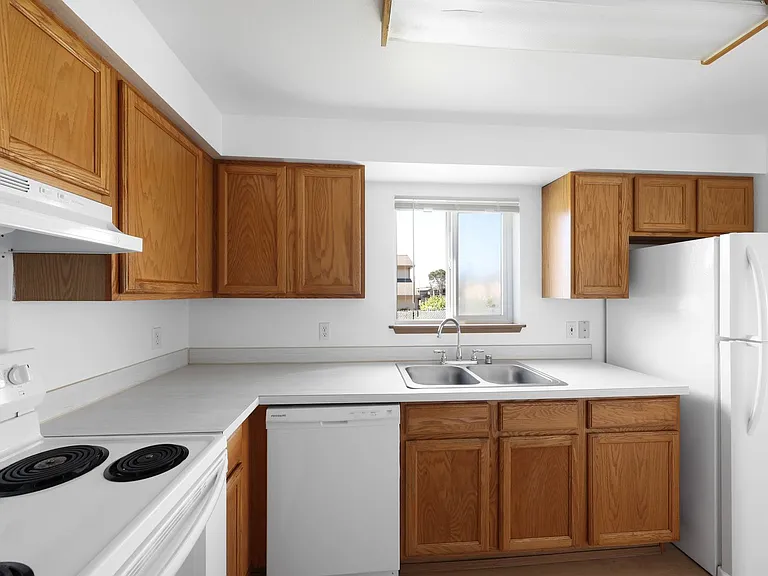 Borders Edge Apartments - Whidbey Ave — Photo 7