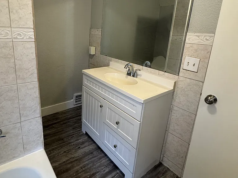 858 Kalamazoo Ave SE — Photo 16