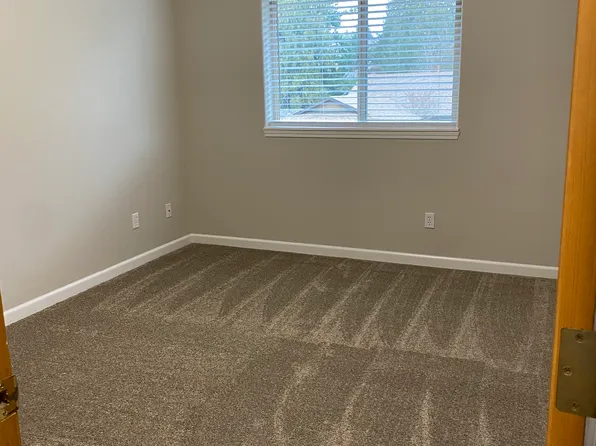 137 NE Olvera Ct, Gresham, OR 97030