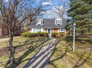 320 Cloverly Rd, Grosse Pointe Farms, MI 48236