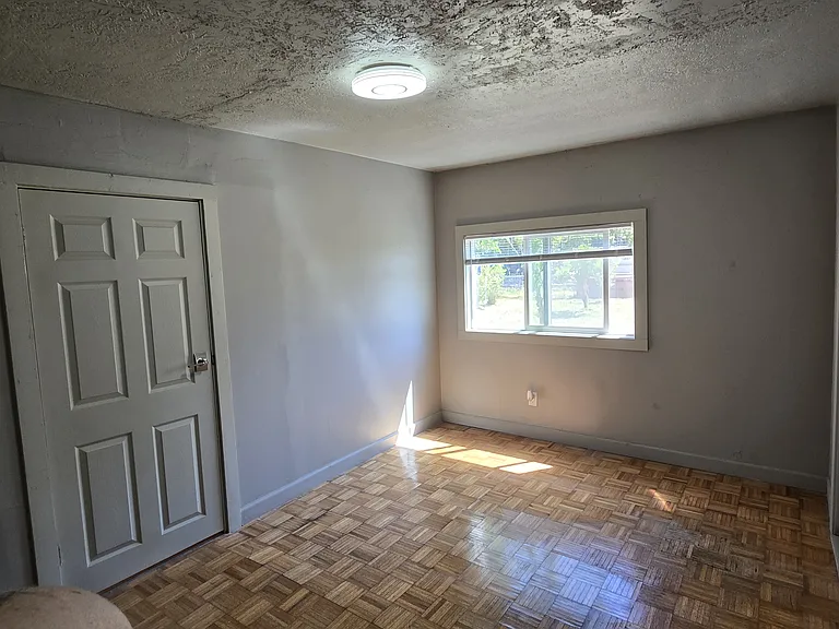 115 Charlotte St NE — Photo 5