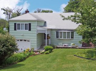 2945 S Deerfield Ave, Yorktown Heights, NY 10598