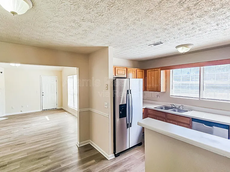 263 Marsh Glen Dr — Photo 3