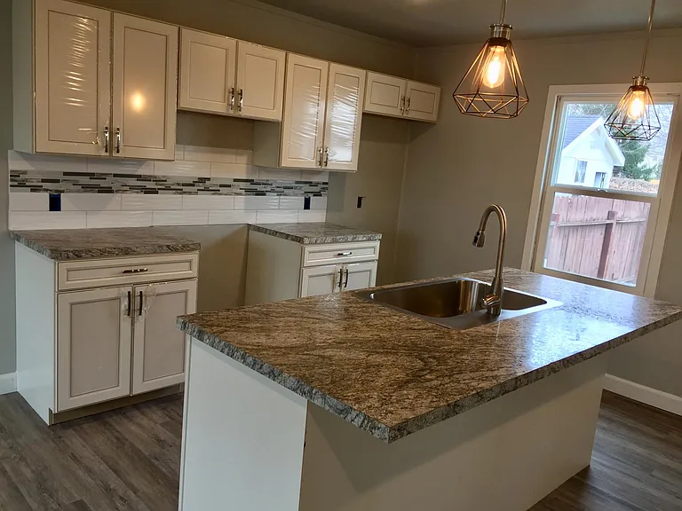 1327 Thayer Dr — Photo 5