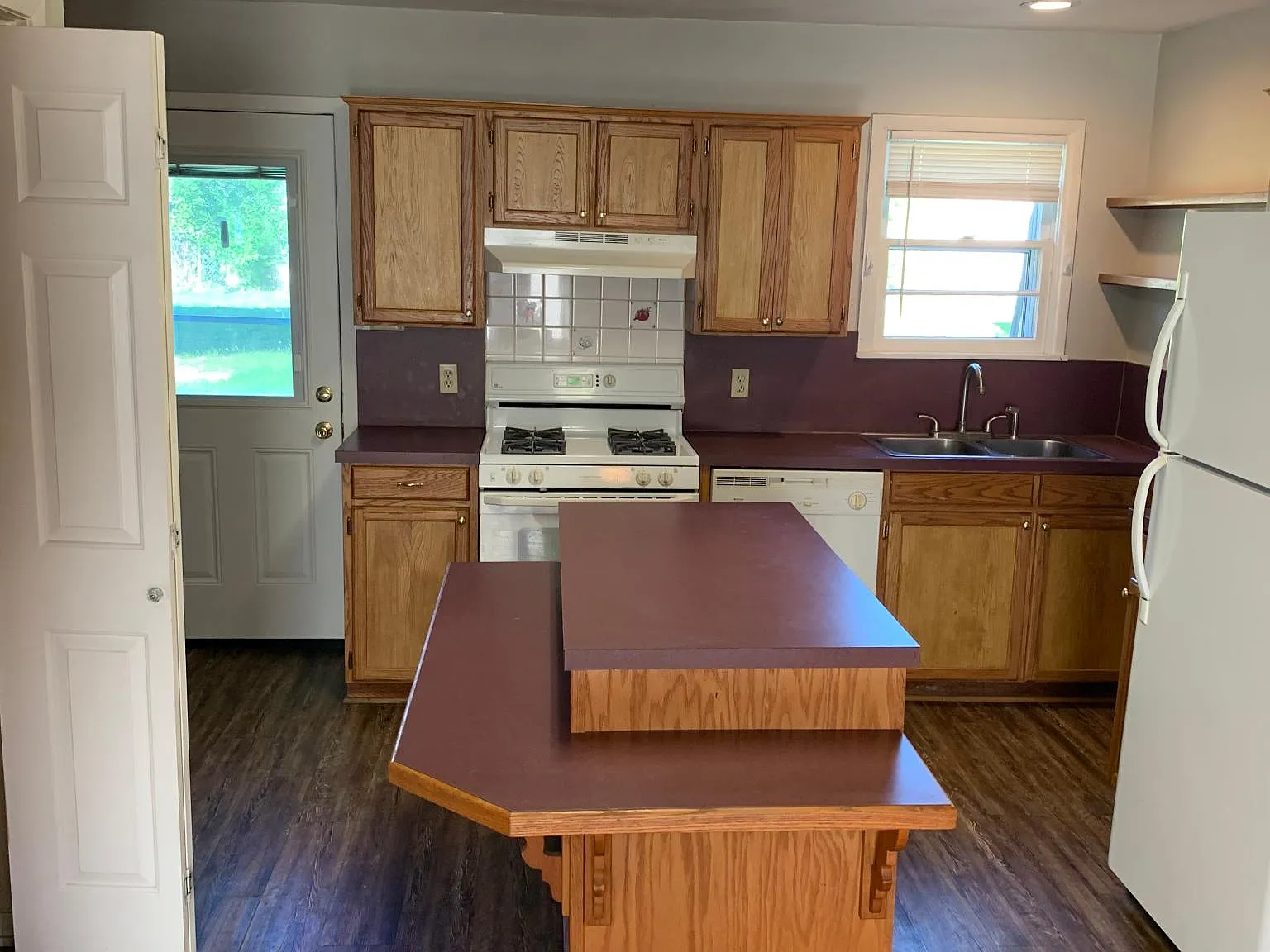 2518 N Carroll Blvd — Photo 3