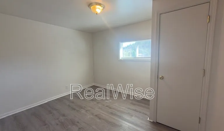 205 S Pine St — Photo 7