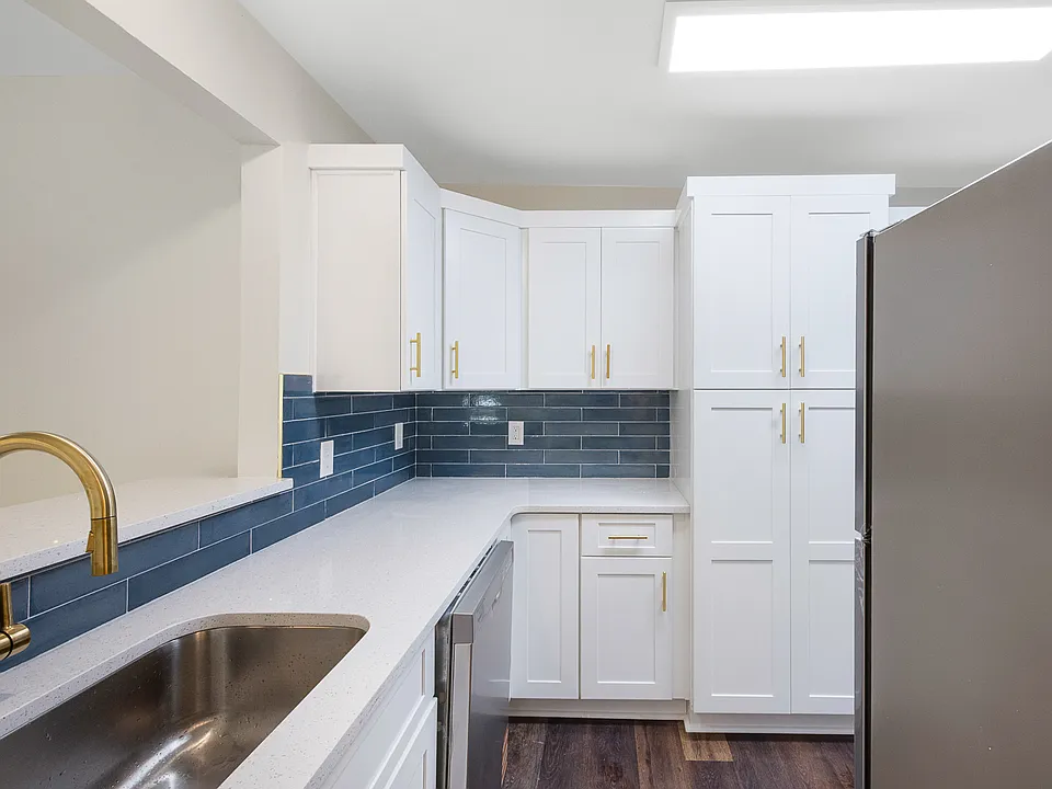 Acklen Apartments