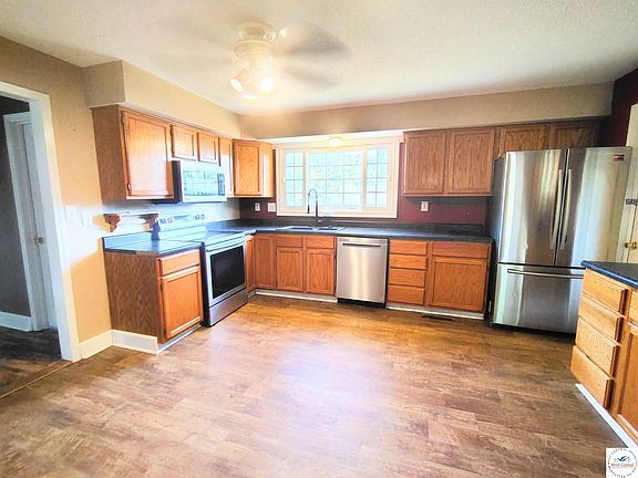 3rd image of 136 Lillie Ln