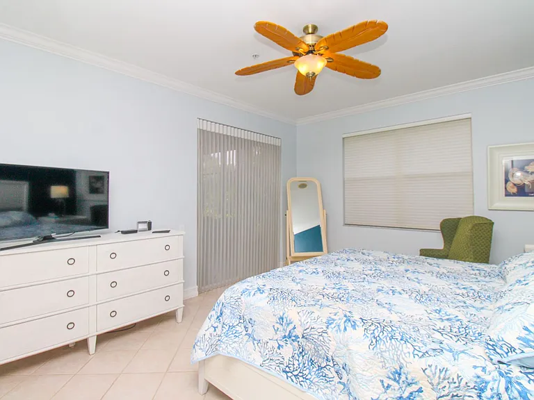 817 Carrick Bend Cir #101 — Photo 39