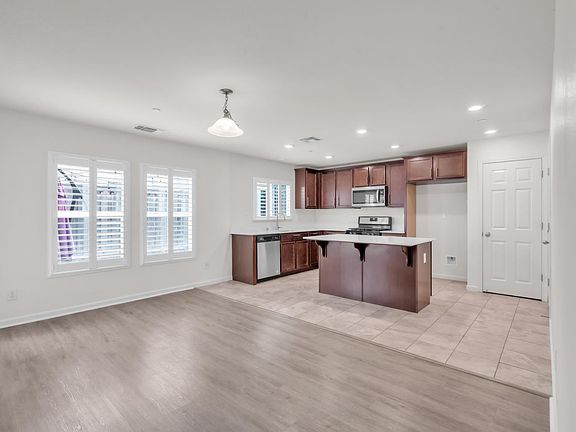 5th image of 393 Uccello Way