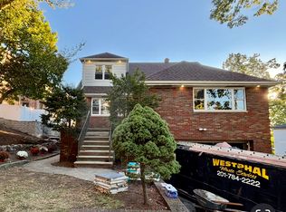 568 Art Ln #2, Ridgefield, NJ 07657