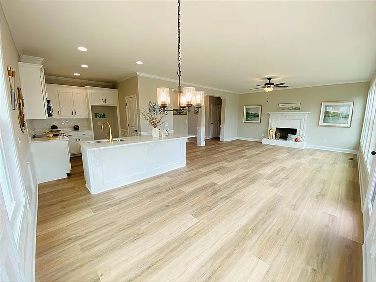 6960 Diana Cir — Photo 11