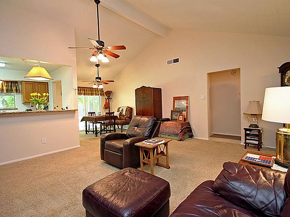 5th image of 1015 W Brompton Dr