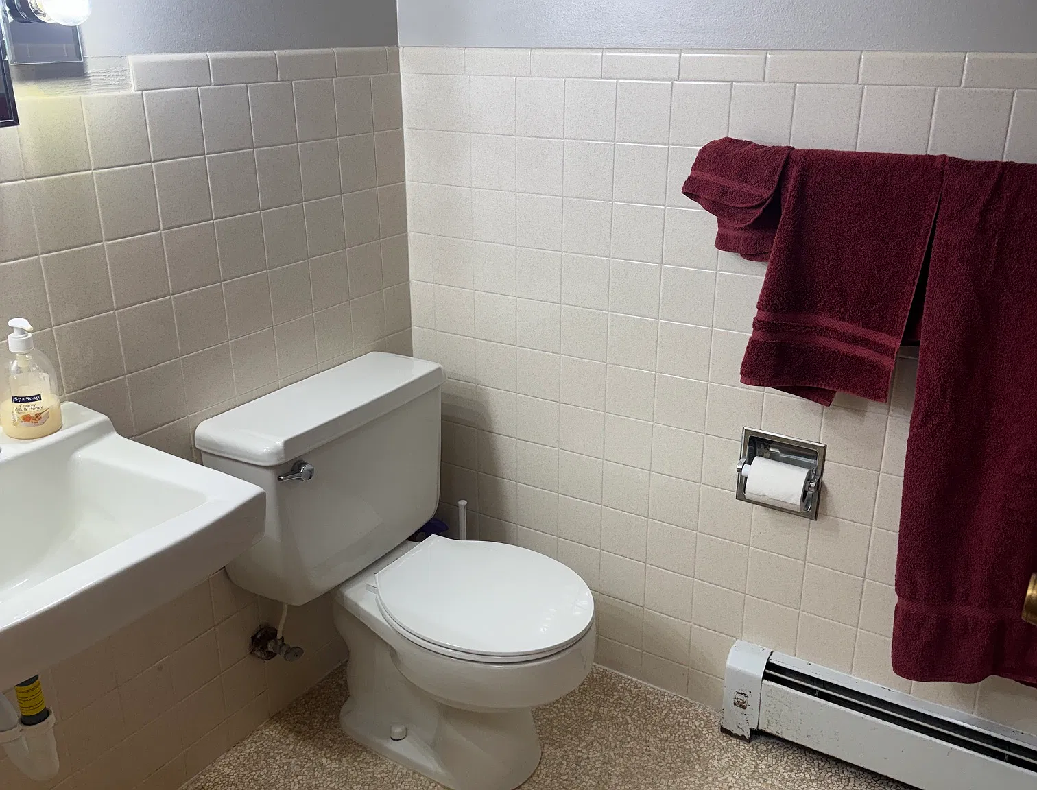 Marion Manor - 124 8th Ave SW — Photo 4