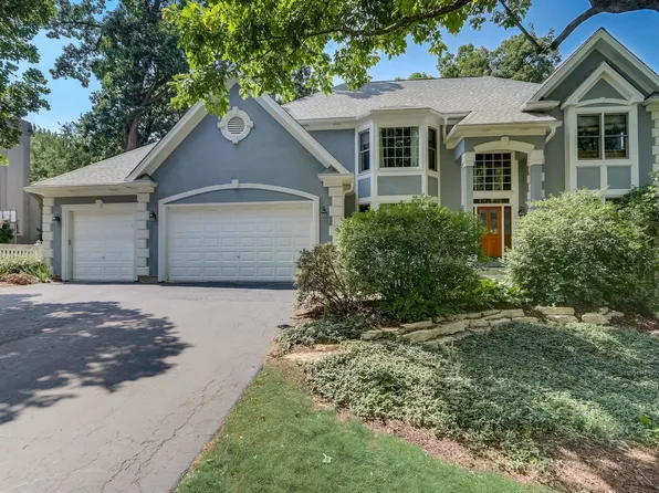 260 Long Oak Dr, West Chicago, IL 60185