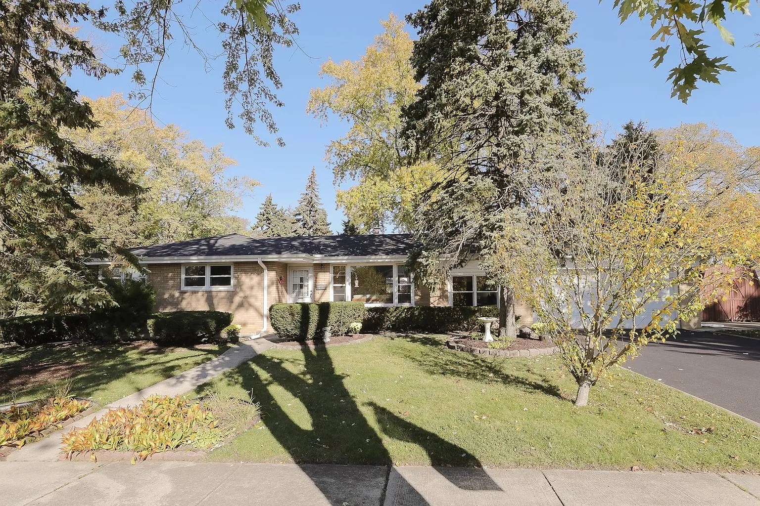 404 E Taylor Rd photo 1