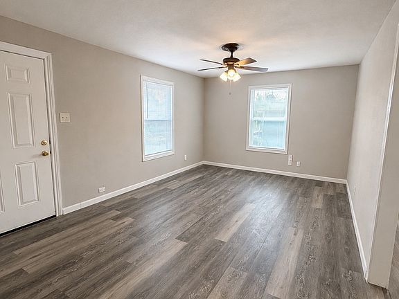 3rd image of 2801 Burchill Rd S