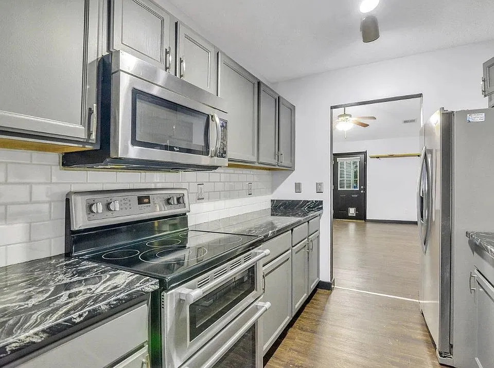 7883 Park Gate Dr — Photo 2