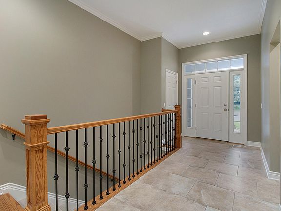 4th image of 2098 Autumn Crest Ln
