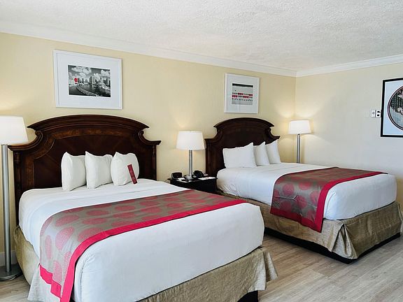 5th image of 19201 Collins Avenue #646