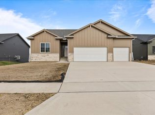 645 Rosemont Dr, Waukee, IA 50263