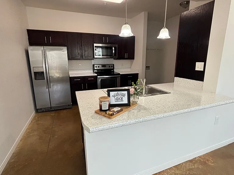 Renaissance Pointe Parkland Heights — Photo 6