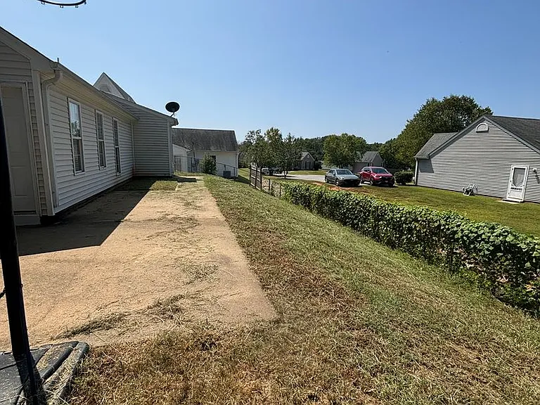 327 Springfield Cir — Photo 16