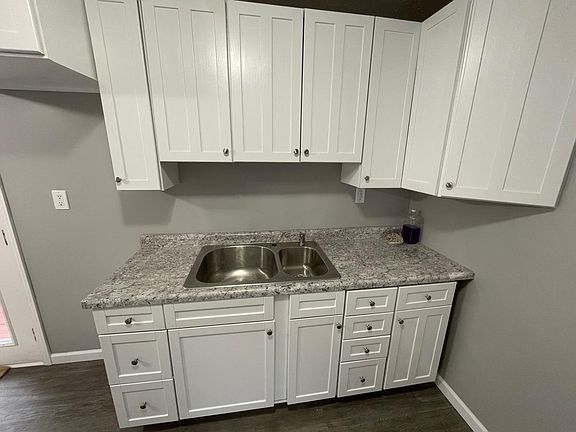 5th image of 27120 Shoreview Ave