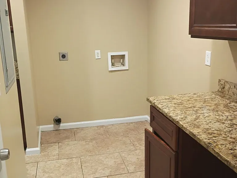 308 Stacie Ct — Photo 9