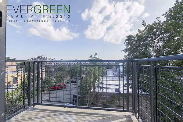 Rented by Evergreen Apartments BK | media 12