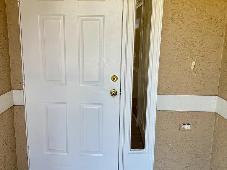 1241 Ermine St E — Photo 3