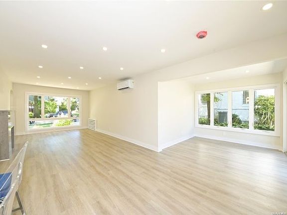 4th image of 21835 82nd Ave