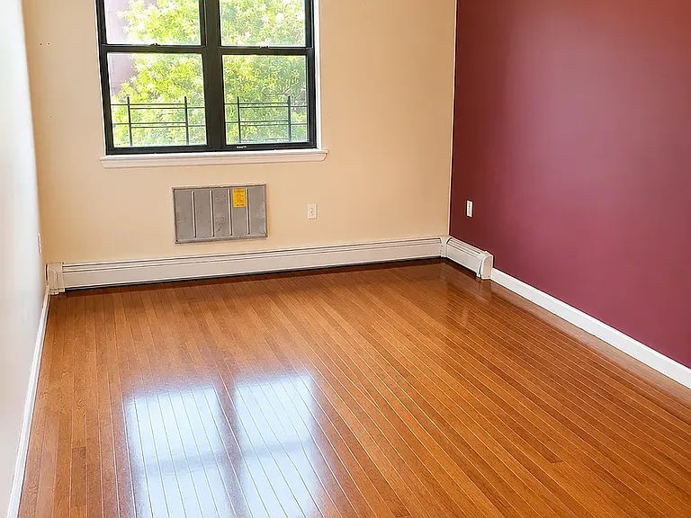 302 Hart St #3 — Photo 4