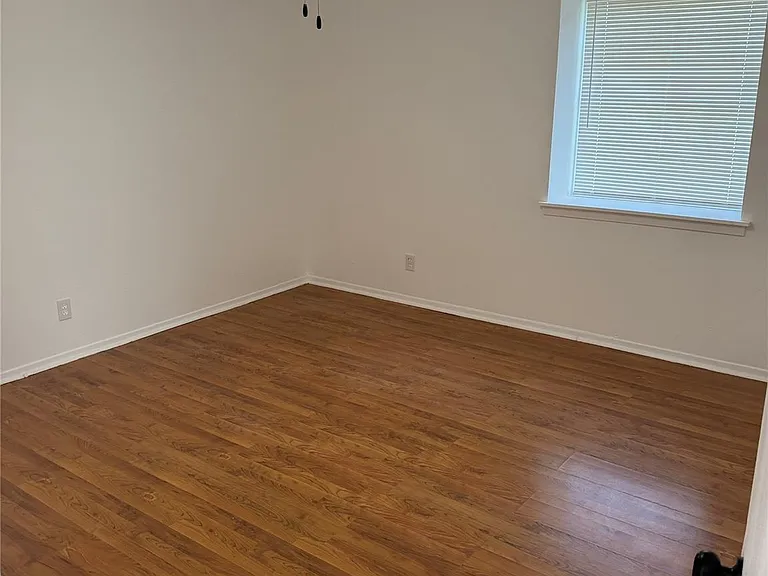 843 Regal St — Photo 2
