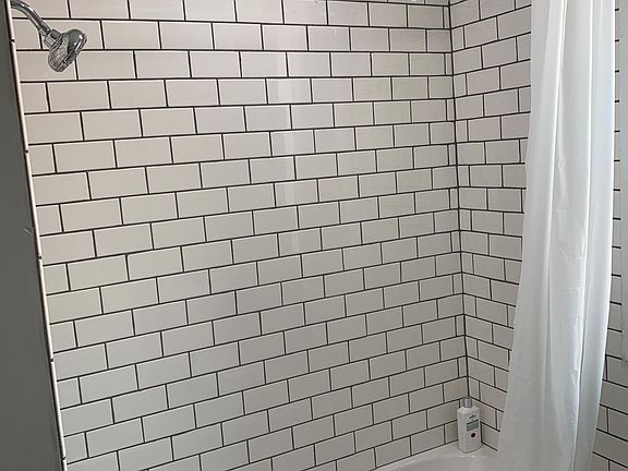 2nd image of 1022 Commodore Dr #2F