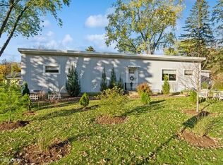 118 Moore Ave, St Charles, IL 60174