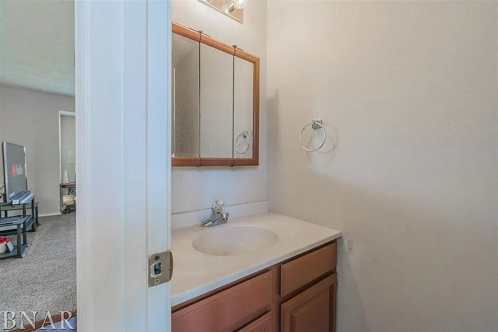 1222 Colonial Ave — Photo 2