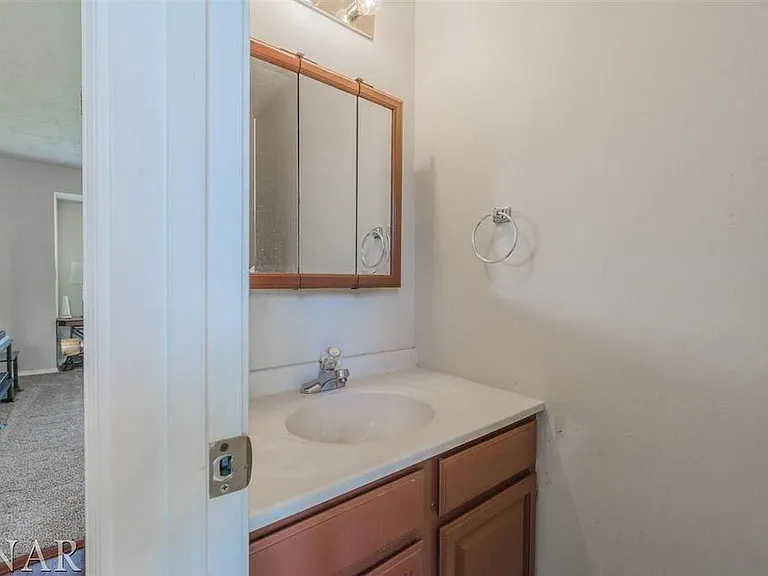 1222 Colonial Ave — Photo 2