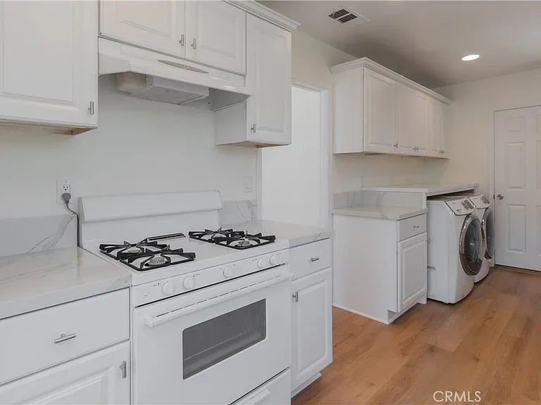 11000 Gaviota Ave — Photo 9