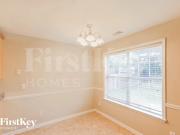 146 Hickory Point Dr — Photo 6