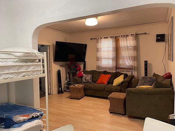 3rd image of 1109 Ross Ave Floor 1