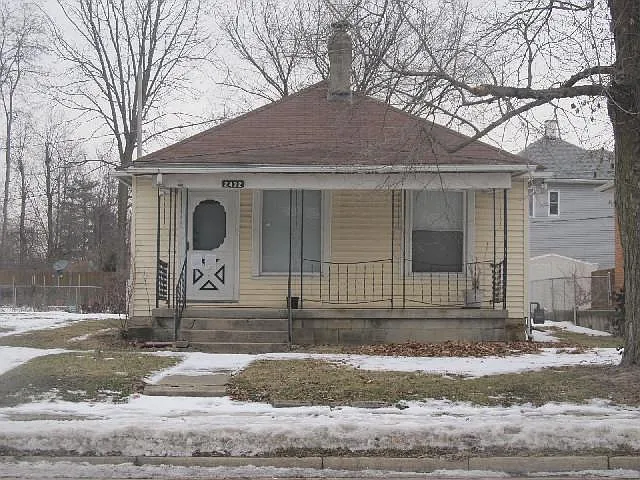 2432 Lexington Ave photo 1