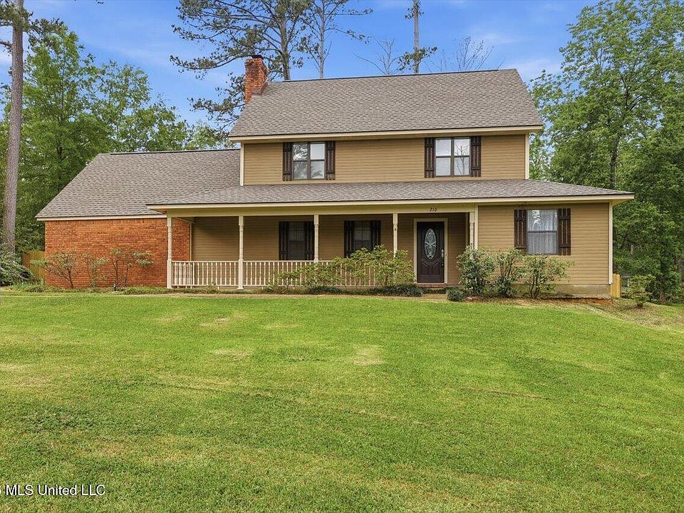 1st image of 210 Magnolia Trl