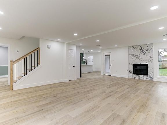 3rd image of 8303 Pasha Dr