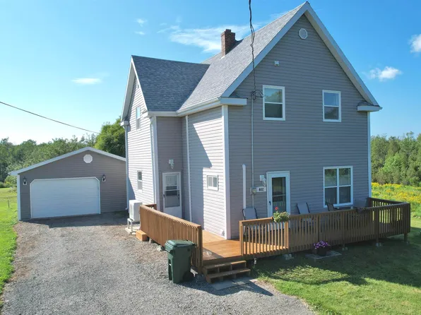 402 Neville St, Cape Breton, NS B1E 1G5