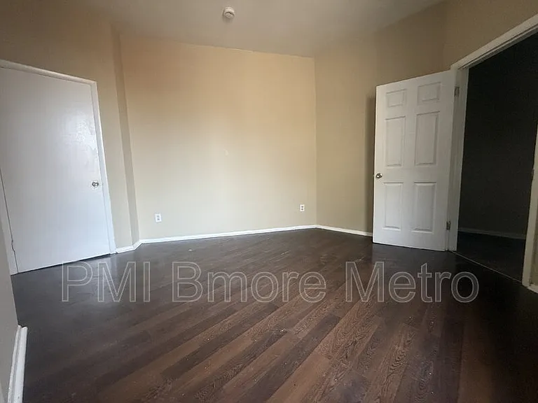 720 Newington Ave — Photo 7